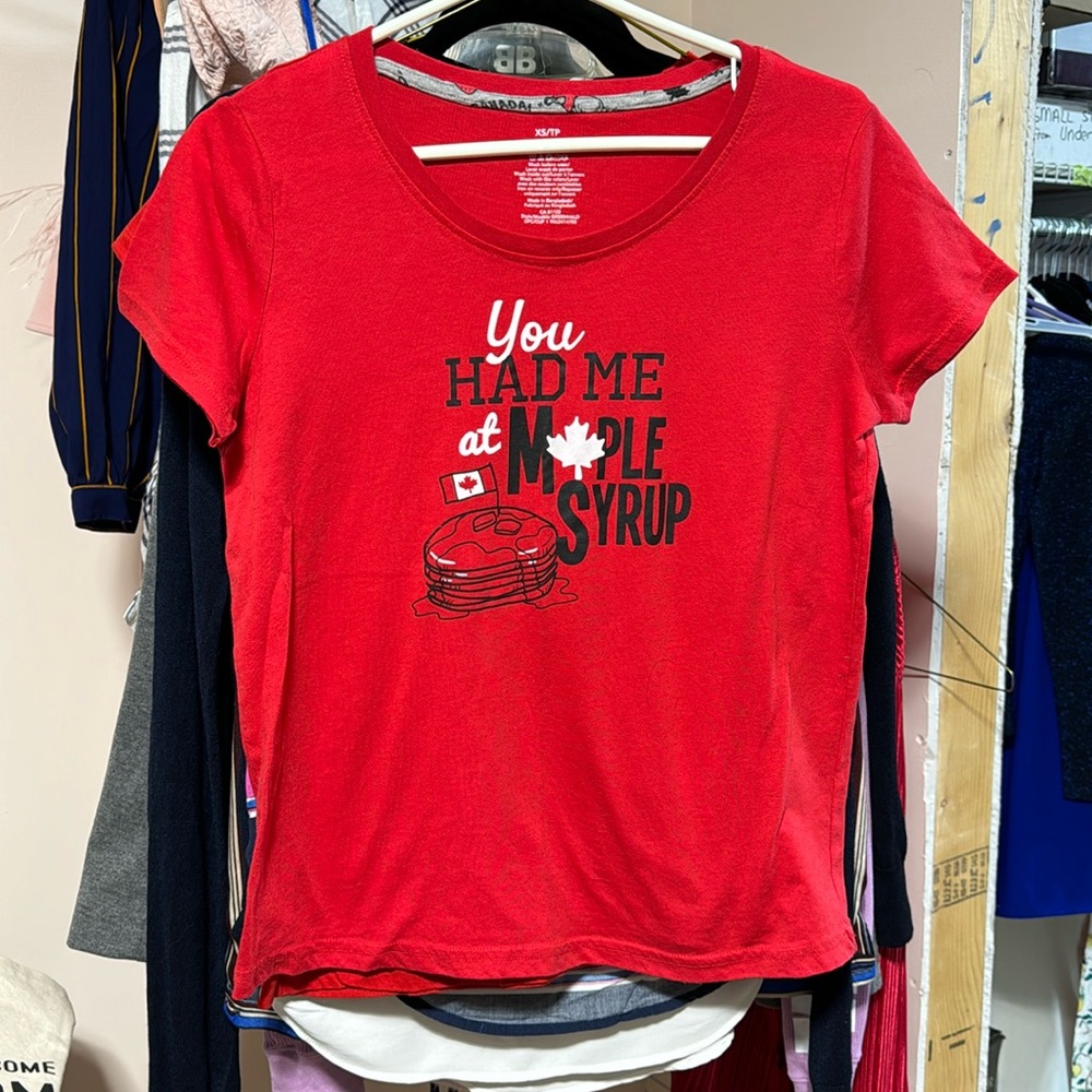 😎CCO price GUC Canada T-shirt XS